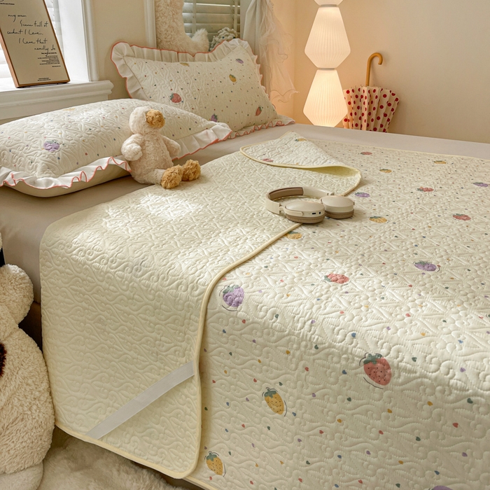 91家纺网 家纺一手货源 找家纺 羽爱家纺 新款舒适可定制全棉防滑床盖软席爱心草莓