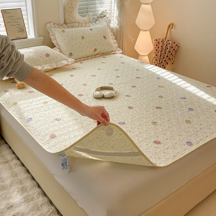 91家纺网 家纺一手货源 找家纺 羽爱家纺 新款舒适可定制全棉防滑床盖软席爱心草莓