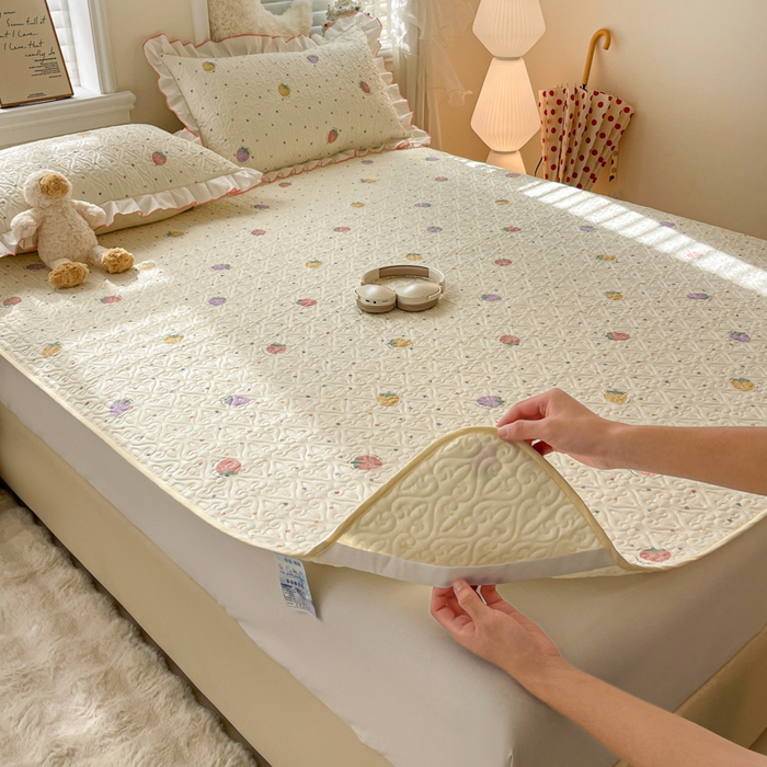 91家纺网 家纺一手货源 找家纺 羽爱家纺 新款舒适可定制全棉防滑床盖软席爱心草莓