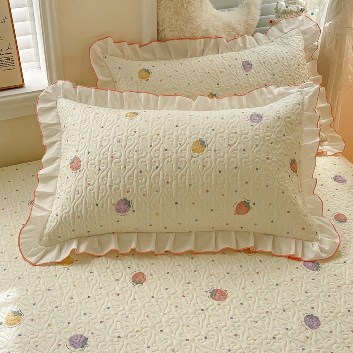 91家纺网 家纺一手货源 找家纺 羽爱家纺 新款舒适可定制全棉防滑床盖软席爱心草莓