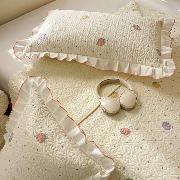 91家纺网 家纺一手货源 找家纺 羽爱家纺 新款舒适可定制全棉防滑床盖软席爱心草莓