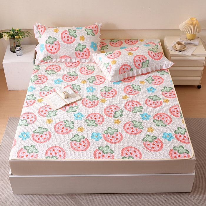 91家纺网 家纺一手货源 找家纺 羽爱家纺 2025新款舒适可定制全棉防滑床盖软席草莓心情