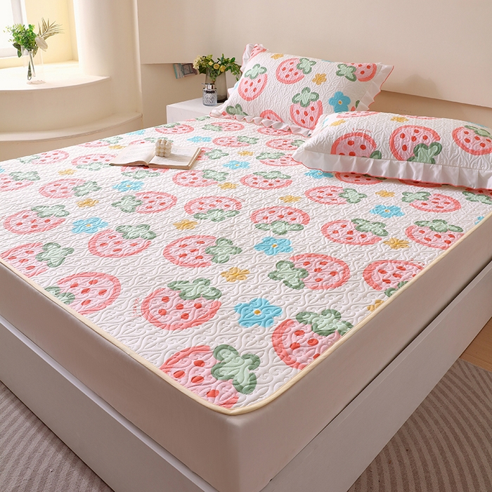 91家纺网 家纺一手货源 找家纺 羽爱家纺 2025新款舒适可定制全棉防滑床盖软席草莓心情