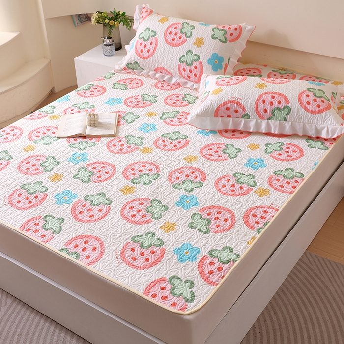 91家纺网 家纺一手货源 找家纺 羽爱家纺 2025新款舒适可定制全棉防滑床盖软席草莓心情