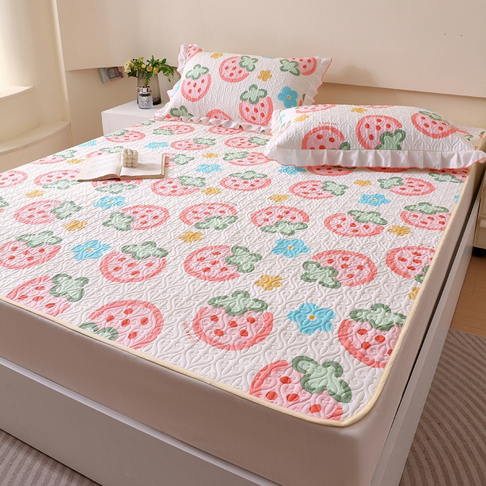 91家纺网 家纺一手货源 找家纺 羽爱家纺 2025新款舒适可定制全棉防滑床盖软席草莓心情