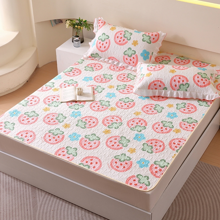 91家纺网 家纺一手货源 找家纺 羽爱家纺 2025新款舒适可定制全棉防滑床盖软席草莓心情