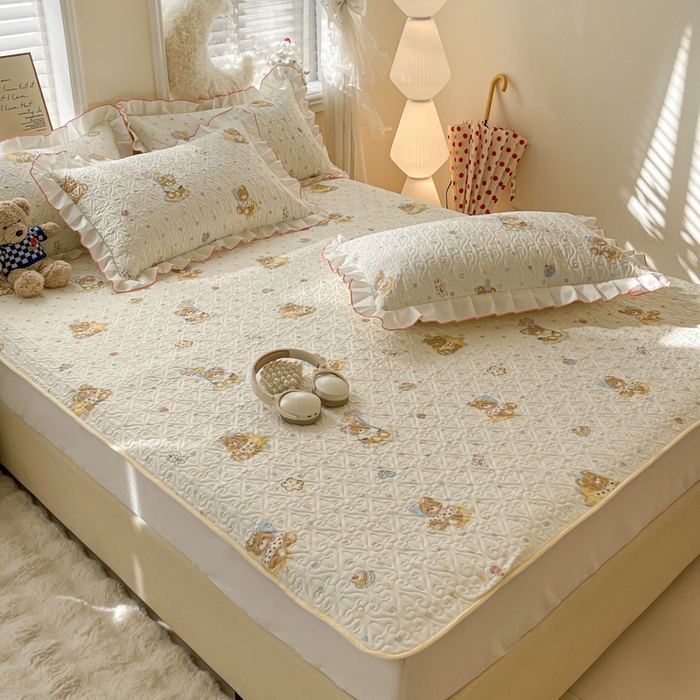 91家纺网 家纺一手货源 找家纺 羽爱家纺 2025新款舒适可定制全棉防滑床盖软席快乐熊