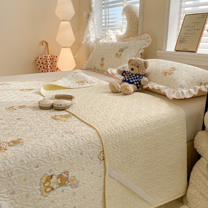 91家纺网 家纺一手货源 找家纺 羽爱家纺 2025新款舒适可定制全棉防滑床盖软席快乐熊