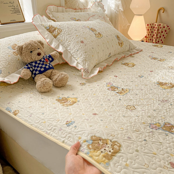 91家纺网 家纺一手货源 找家纺 羽爱家纺 2025新款舒适可定制全棉防滑床盖软席快乐熊