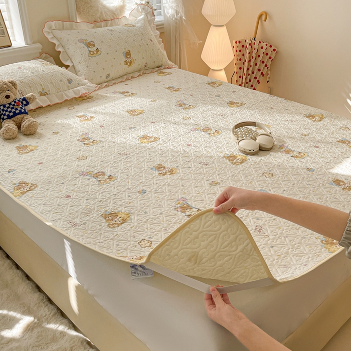 91家纺网 家纺一手货源 找家纺 羽爱家纺 2025新款舒适可定制全棉防滑床盖软席快乐熊