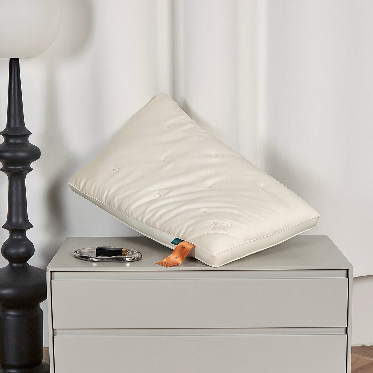 91家纺网 家纺一手货源 找家纺 （总）玖玖爱家纺 2025新款金蚕臻丝柔糯枕枕头枕芯