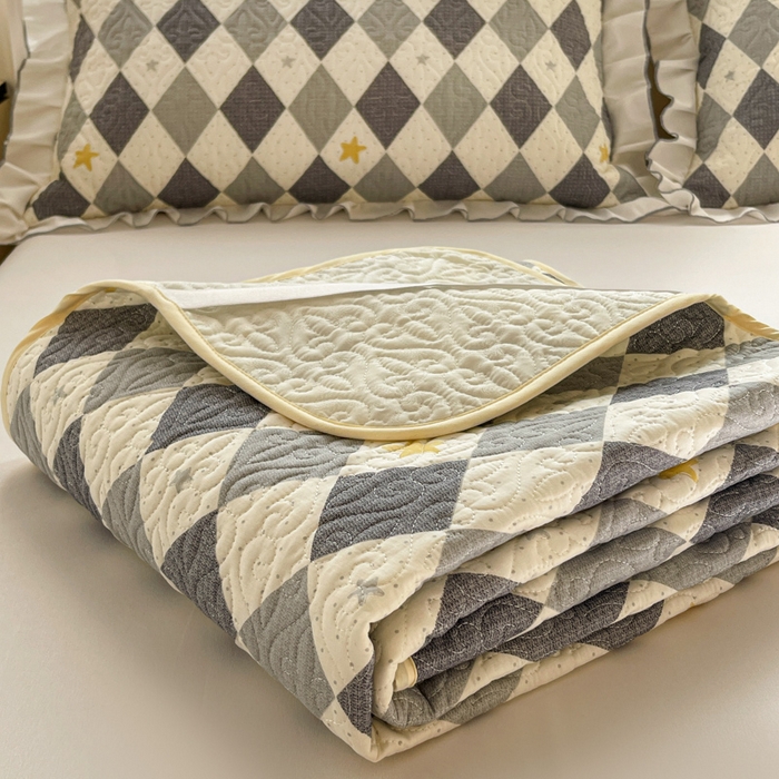 91家纺网 家纺一手货源 找家纺 羽爱家纺 2025新款舒适可定制全棉防滑床盖软席菱形世界