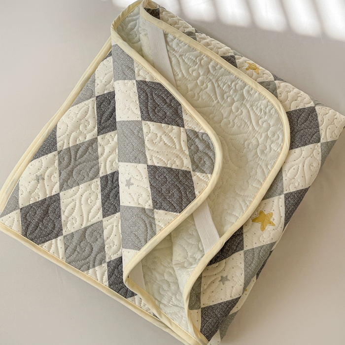 91家纺网 家纺一手货源 找家纺 羽爱家纺 2025新款舒适可定制全棉防滑床盖软席菱形世界