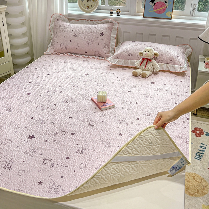 91家纺网 家纺一手货源 找家纺 羽爱家纺 2025新款舒适可定制全棉防滑床盖软席童趣乐园