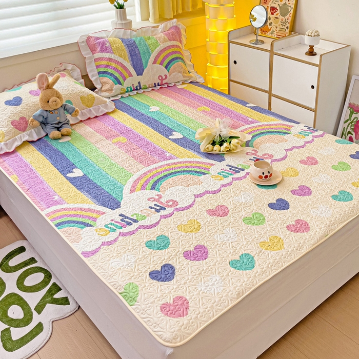 91家纺网 家纺一手货源 找家纺 羽爱家纺 2025新款舒适可定制全棉防滑床盖软席小彩虹