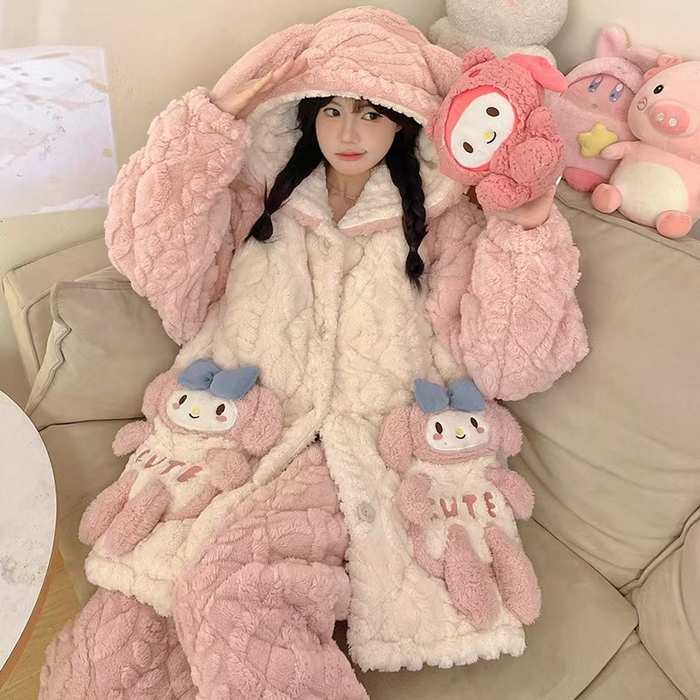 91家纺网 家纺一手货源 找家纺 （总）洛兰沙家居馆 2025秋冬新款睡衣女珊瑚绒三层夹棉卡通可爱加厚加绒保暖家居服套装 