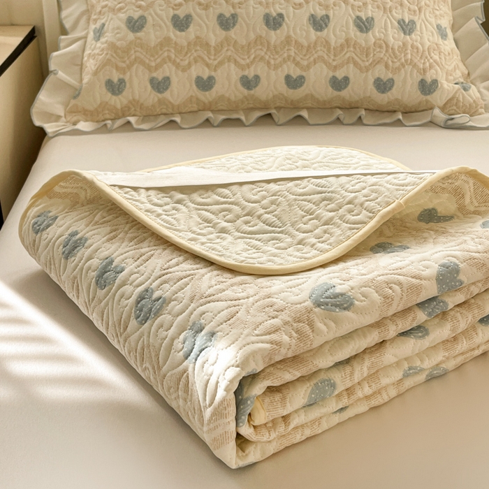 91家纺网 家纺一手货源 找家纺 羽爱家纺 2025新款舒适可定制全棉防滑床盖软席心动旋律