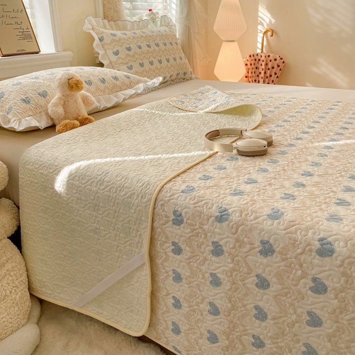 91家纺网 家纺一手货源 找家纺 羽爱家纺 2025新款舒适可定制全棉防滑床盖软席心动旋律