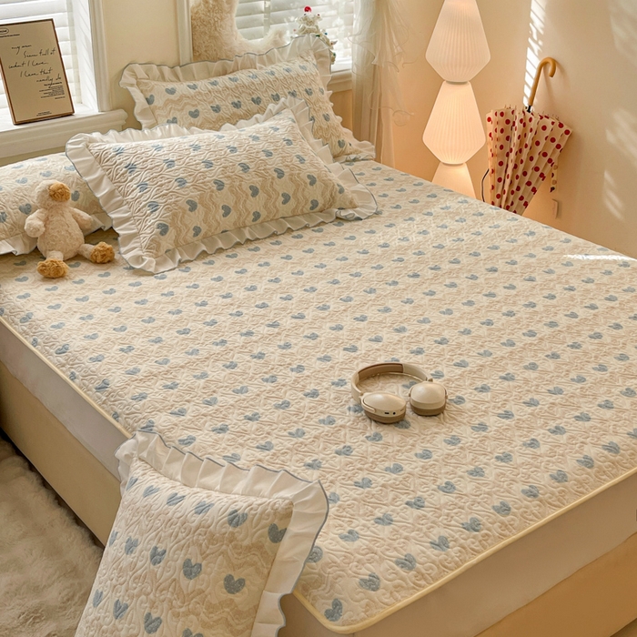 91家纺网 家纺一手货源 找家纺 羽爱家纺 2025新款舒适可定制全棉防滑床盖软席心动旋律