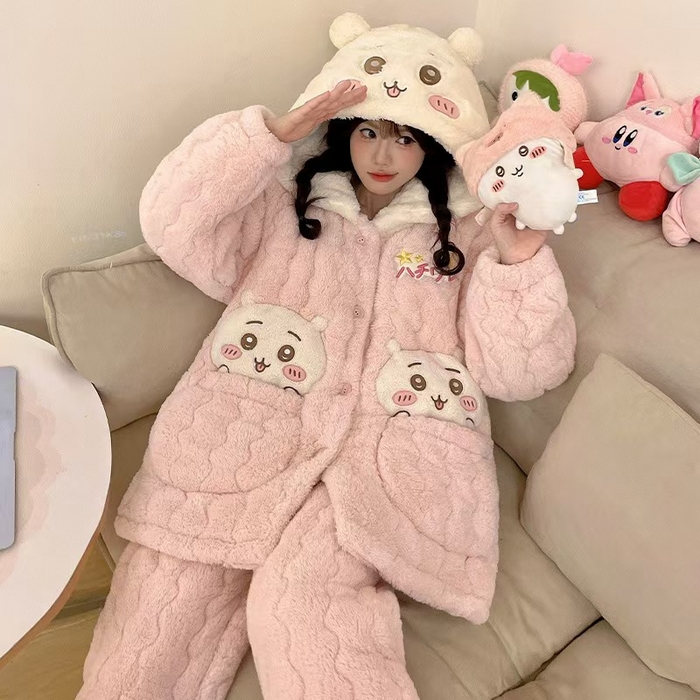 91家纺网 家纺一手货源 找家纺 （总）洛兰沙家居馆 2025秋冬新款睡衣女珊瑚绒三层夹棉卡通可爱加厚加绒保暖家居服套装 