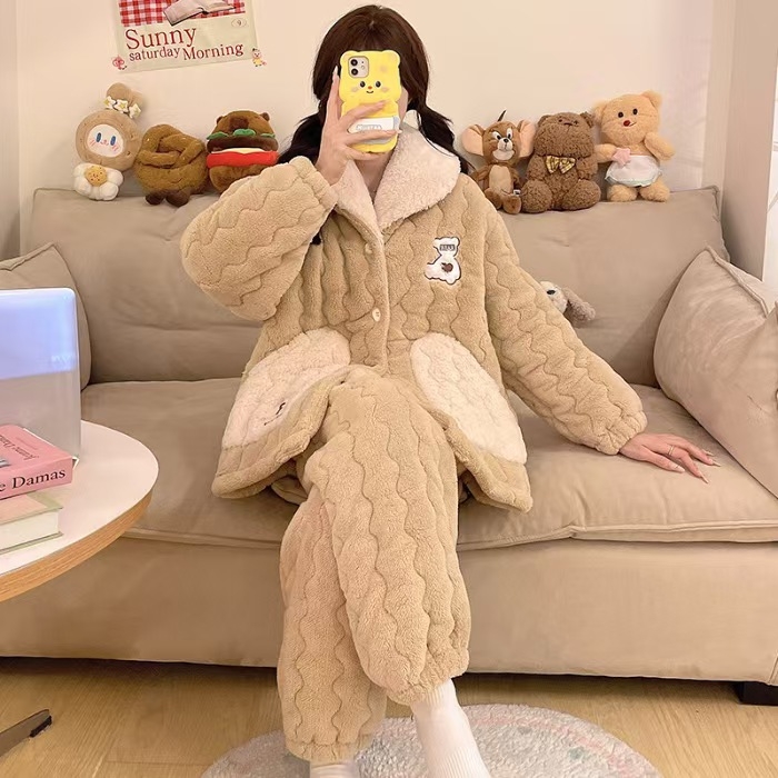 91家纺网 家纺一手货源 找家纺 （总）洛兰沙家居馆 2025秋冬新款睡衣女珊瑚绒三层夹棉卡通可爱加厚加绒保暖家居服套装 