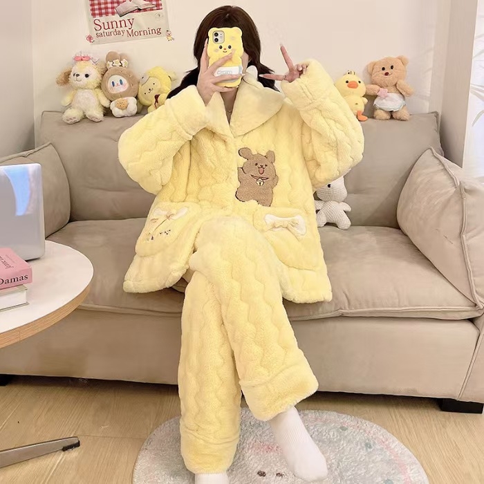 91家纺网 家纺一手货源 找家纺 （总）洛兰沙家居馆 2025秋冬新款睡衣女珊瑚绒三层夹棉卡通可爱加厚加绒保暖家居服套装 