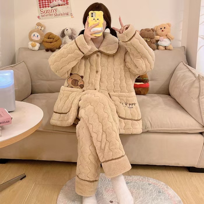 91家纺网 家纺一手货源 找家纺 （总）洛兰沙家居馆 2025秋冬新款睡衣女珊瑚绒三层夹棉卡通可爱加厚加绒保暖家居服套装 