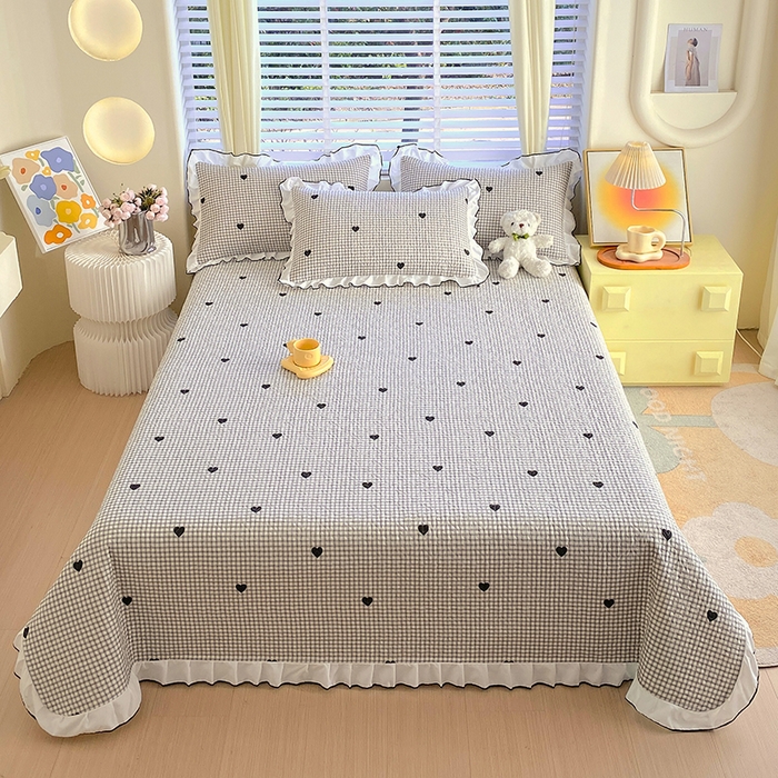 91家纺网 家纺一手货源 找家纺 羽爱家纺 2025新款全棉防滑花边床盖爱心格黑