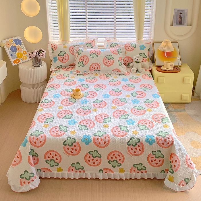 91家纺网 家纺一手货源 找家纺 羽爱家纺 2025新款全棉防滑花边床盖草莓心情