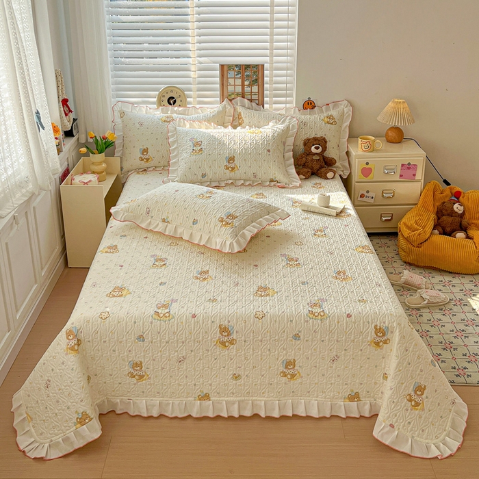 91家纺网 家纺一手货源 找家纺 羽爱家纺 2025新款全棉防滑花边床盖快乐熊