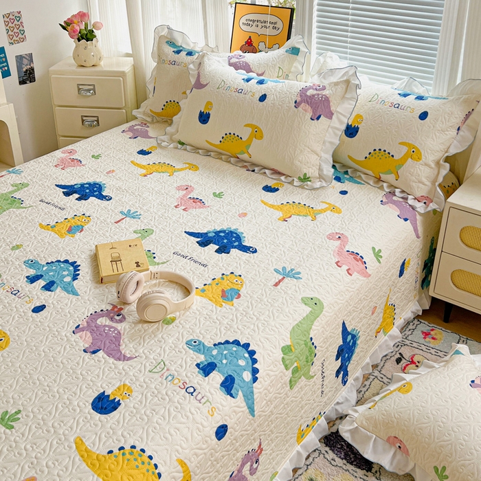 91家纺网 家纺一手货源 找家纺 羽爱家纺 2025新款全棉防滑花边床盖百变恐龙