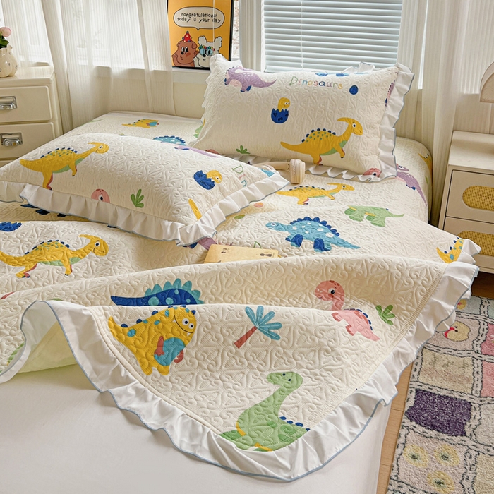 91家纺网 家纺一手货源 找家纺 羽爱家纺 2025新款全棉防滑花边床盖百变恐龙