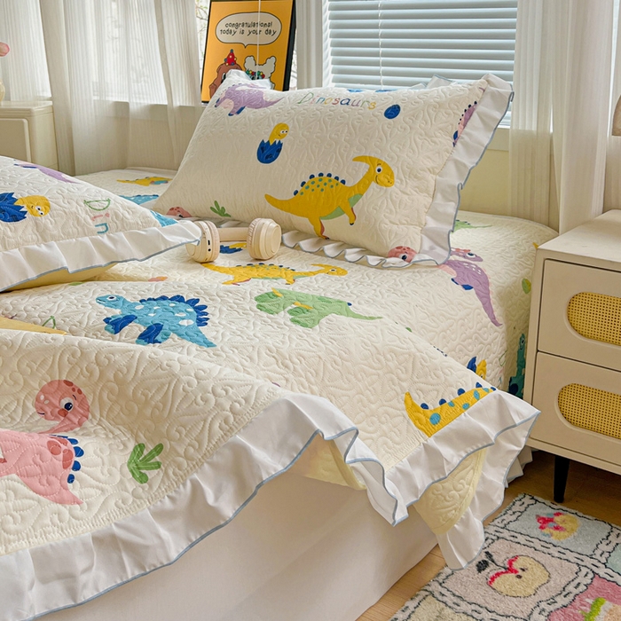 91家纺网 家纺一手货源 找家纺 羽爱家纺 2025新款全棉防滑花边床盖百变恐龙