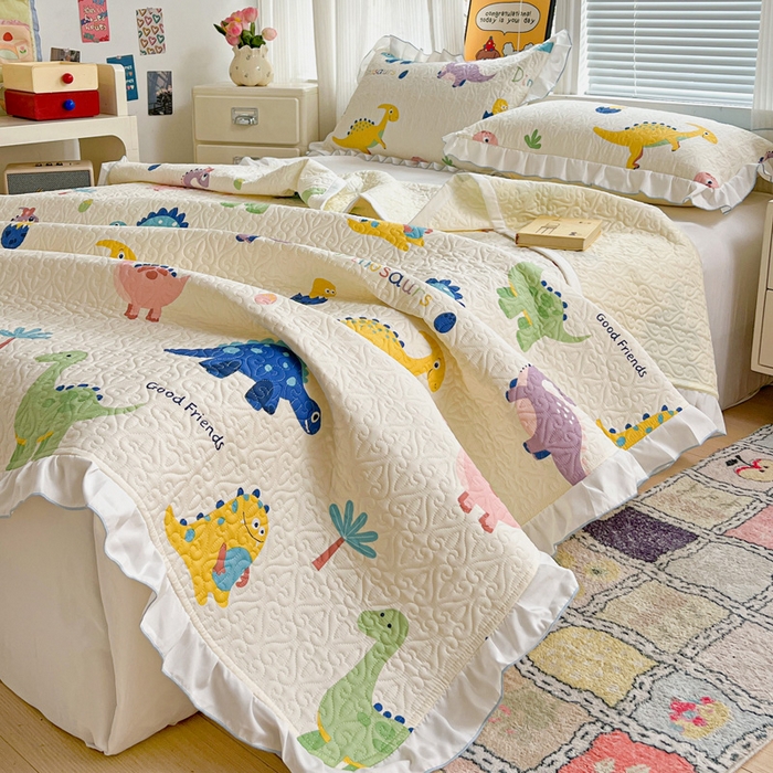 91家纺网 家纺一手货源 找家纺 羽爱家纺 2025新款全棉防滑花边床盖百变恐龙