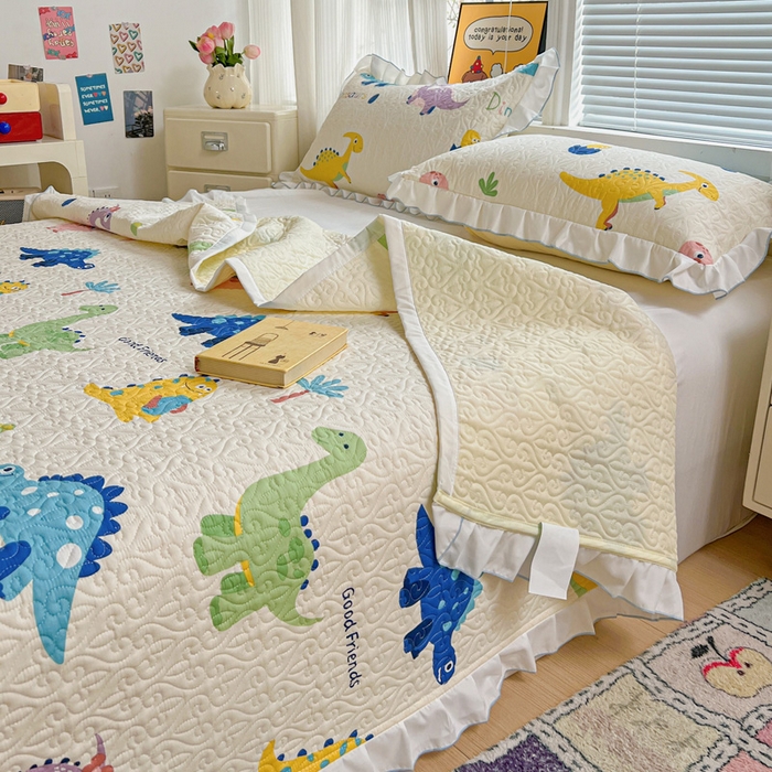 91家纺网 家纺一手货源 找家纺 羽爱家纺 2025新款全棉防滑花边床盖百变恐龙