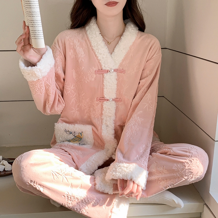 91家纺网 家纺一手货源 找家纺 （总）洛兰沙家居馆 2025新款海岛绒保暖新中式国风女款珊瑚绒冬季家居服