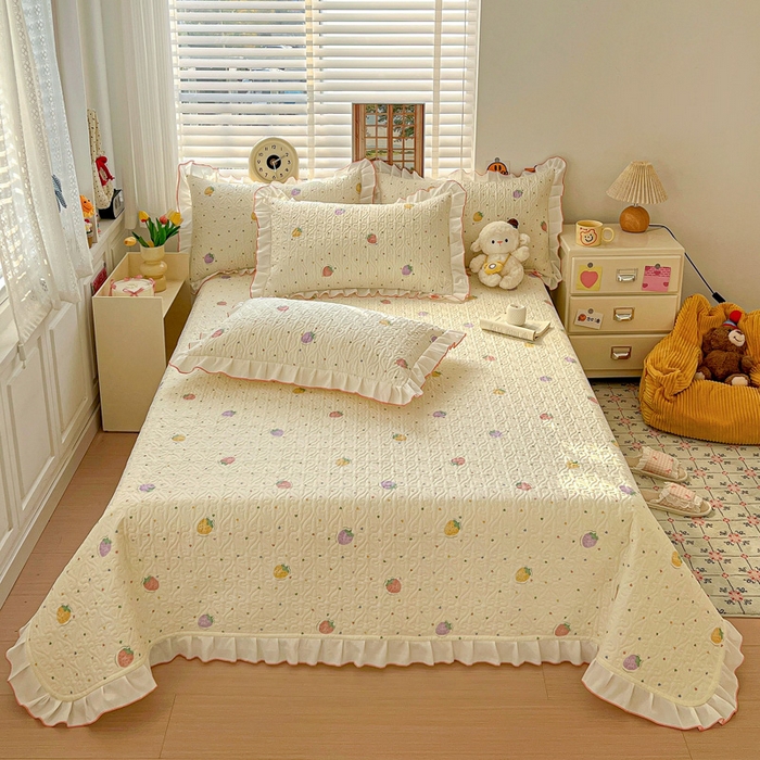 羽爱家纺 2025新款全棉防滑花边床盖爱心草莓