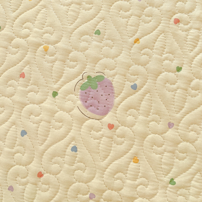 91家纺网 家纺一手货源 找家纺 羽爱家纺 2025新款全棉防滑花边床盖爱心草莓