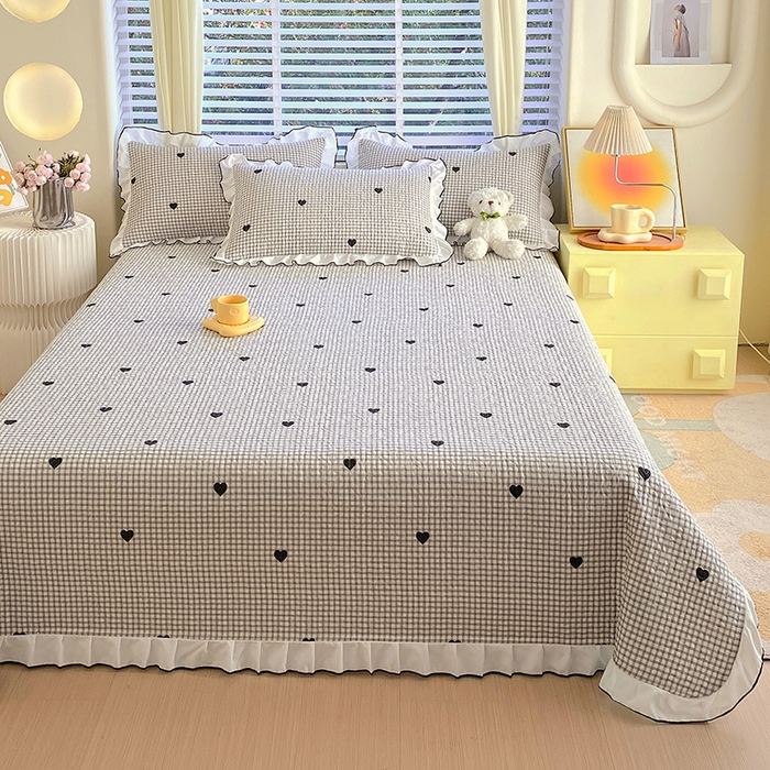 91家纺网 家纺一手货源 找家纺 羽爱家纺 2025新款全棉防滑花边床盖爱心格黑