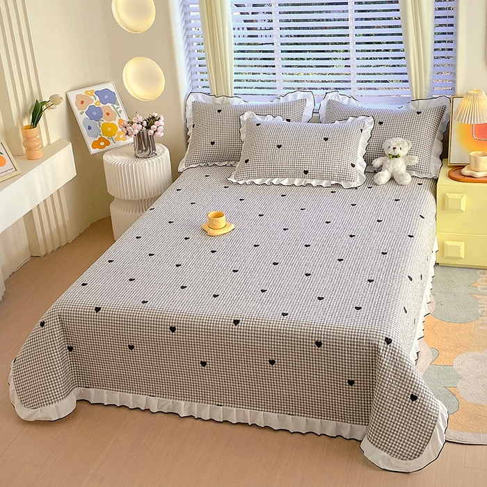 91家纺网 家纺一手货源 找家纺 羽爱家纺 2025新款全棉防滑花边床盖爱心格黑