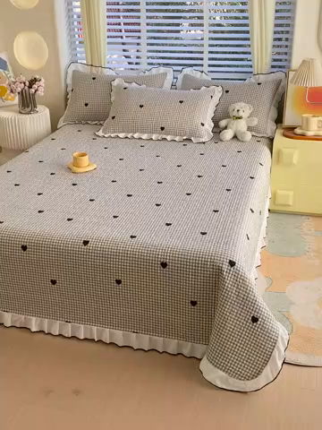 91家纺网 家纺一手货源 找家纺 羽爱家纺 2025新款全棉防滑花边床盖爱心格黑