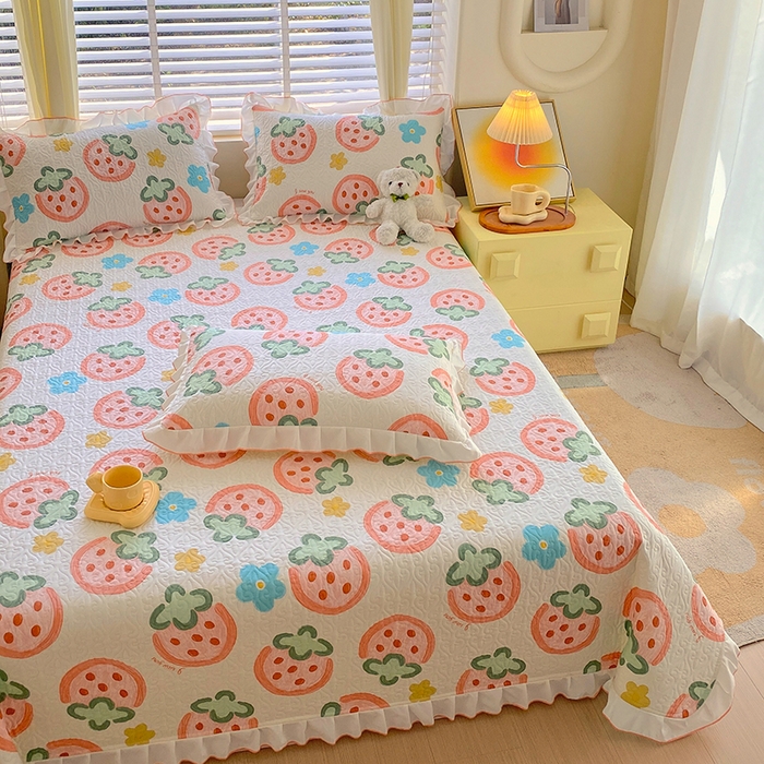 91家纺网 家纺一手货源 找家纺 羽爱家纺 2025新款全棉防滑花边床盖草莓心情