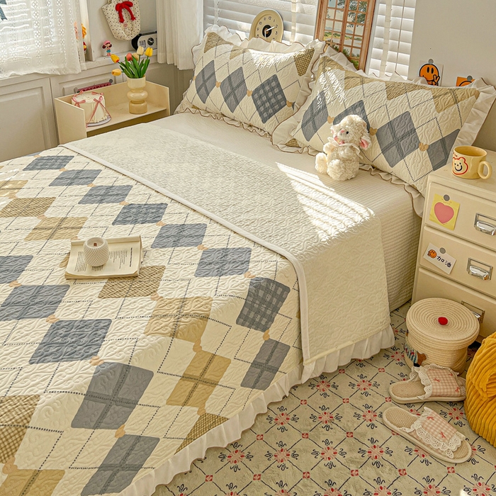 91家纺网 家纺一手货源 找家纺 羽爱家纺 2025新款全棉防滑花边床盖格韵