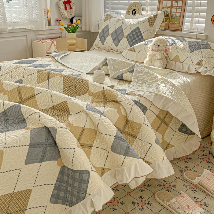 91家纺网 家纺一手货源 找家纺 羽爱家纺 2025新款全棉防滑花边床盖格韵