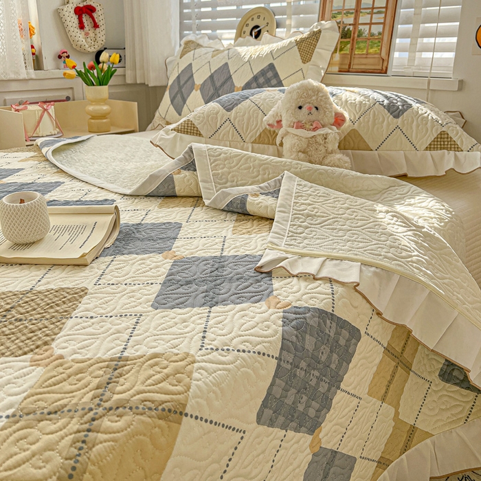 91家纺网 家纺一手货源 找家纺 羽爱家纺 2025新款全棉防滑花边床盖格韵