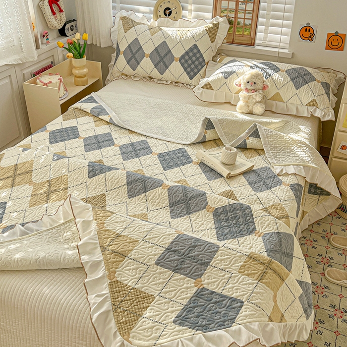 91家纺网 家纺一手货源 找家纺 羽爱家纺 2025新款全棉防滑花边床盖格韵