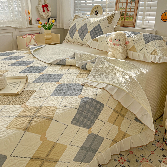 91家纺网 家纺一手货源 找家纺 羽爱家纺 2025新款全棉防滑花边床盖格韵