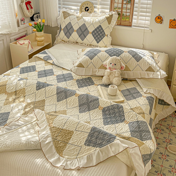 91家纺网 家纺一手货源 找家纺 羽爱家纺 2025新款全棉防滑花边床盖格韵