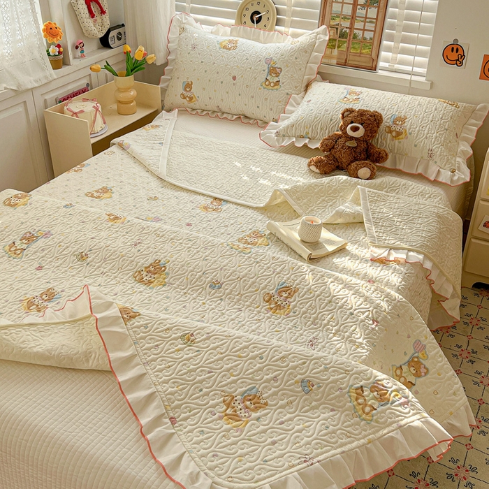 91家纺网 家纺一手货源 找家纺 羽爱家纺 2025新款全棉防滑花边床盖快乐熊