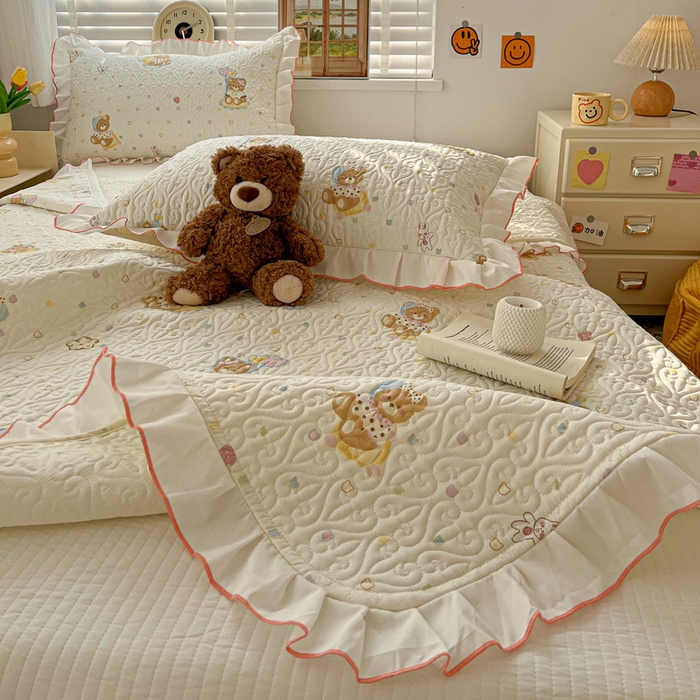 91家纺网 家纺一手货源 找家纺 羽爱家纺 2025新款全棉防滑花边床盖快乐熊